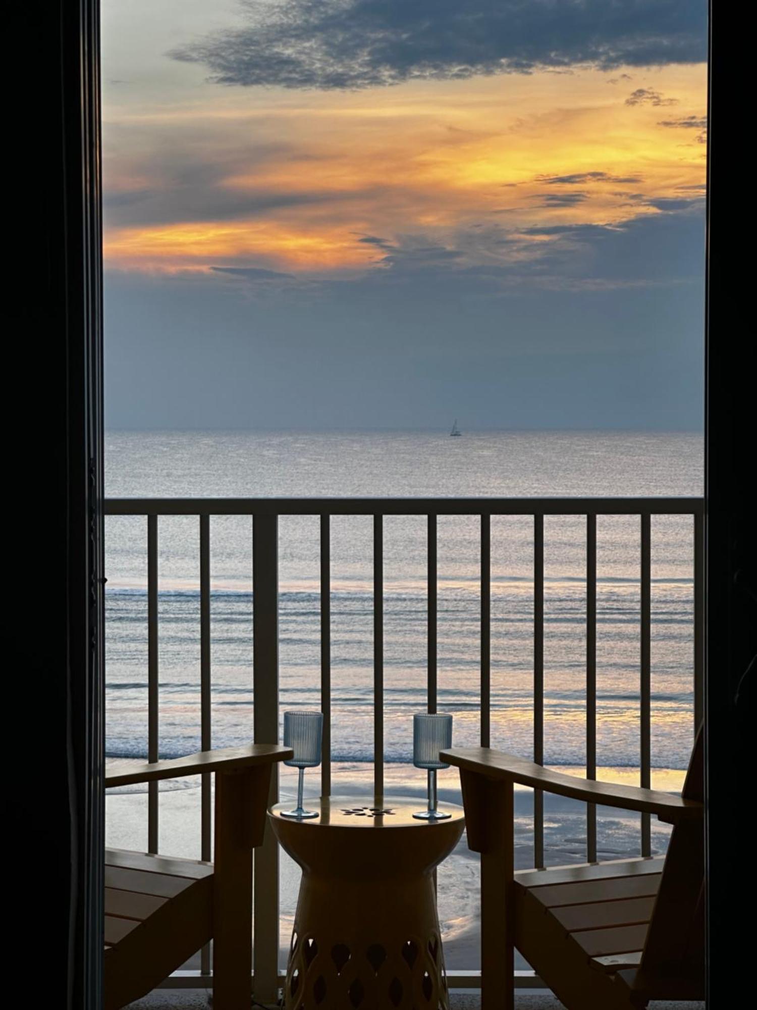 Oceanfront Oasis Aparthotel Daytona Beach Esterno foto